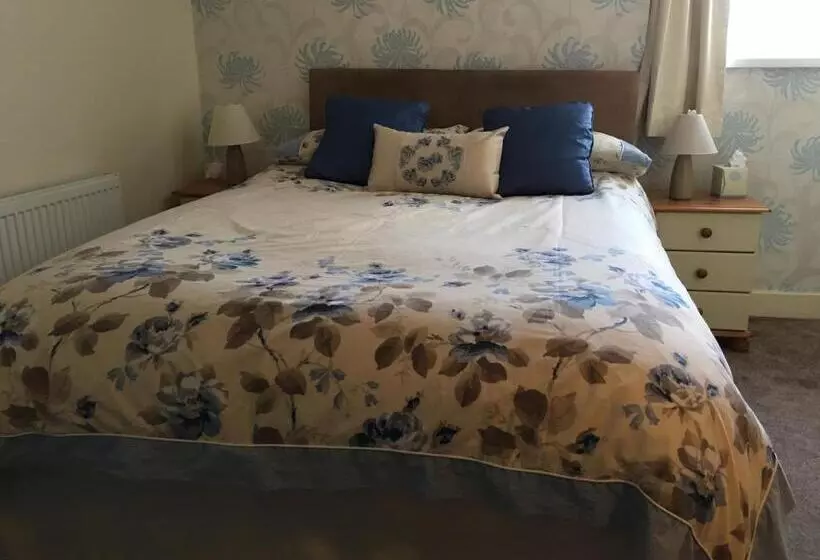 Deluxe-huone, Camelot House