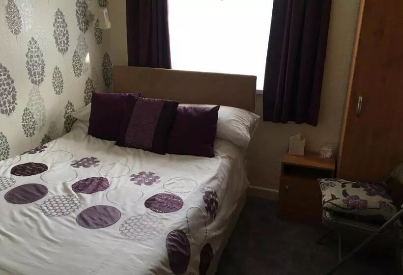 Standard Yhden Hengen Huone, Camelot House