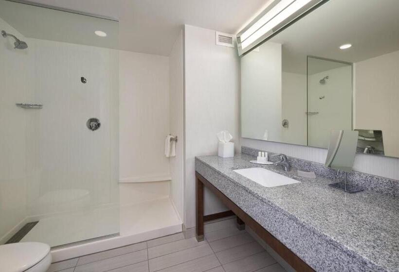 스탠다드 룸 킹사이즈 침대, Courtyard By Marriott Richmond Downtown