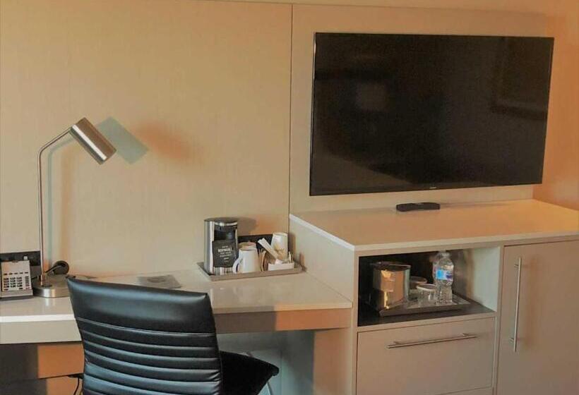 Номер Стандарт Кровать Кинг Адаптированный для Инвалидов, Holiday Inn   Bloomington   Normal, An Ihg
