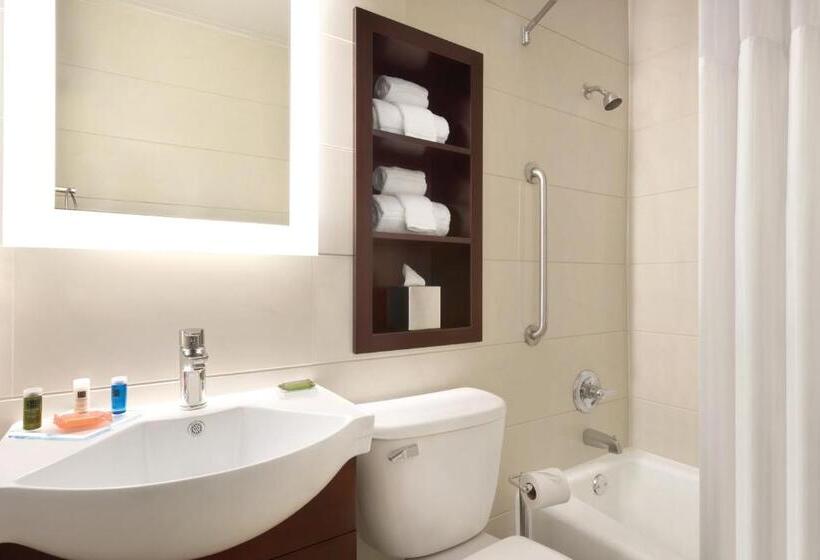 장애인을 위한 퀸사이즈 스탠다드 룸, Holiday Inn Bloomington Normal, An Ihg