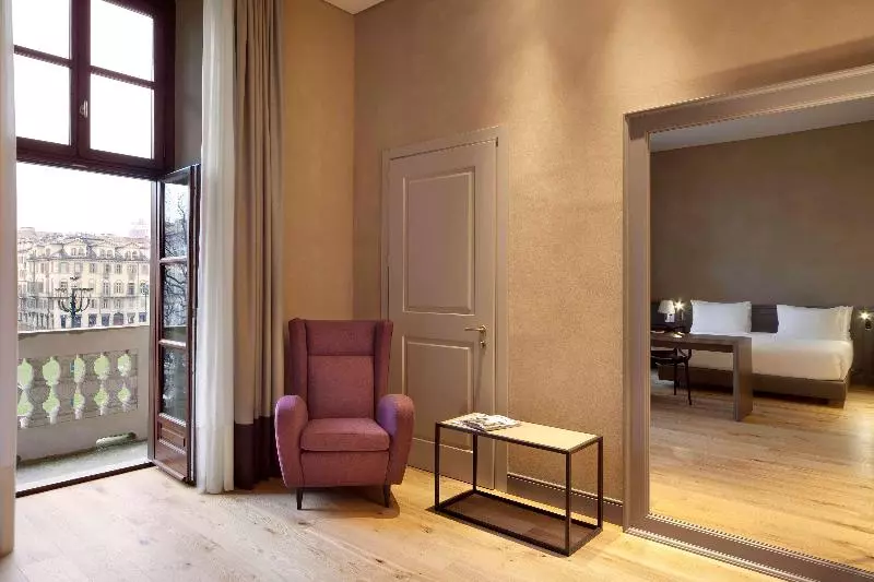سوییت جونیور, NH Collection Torino Piazza Carlina