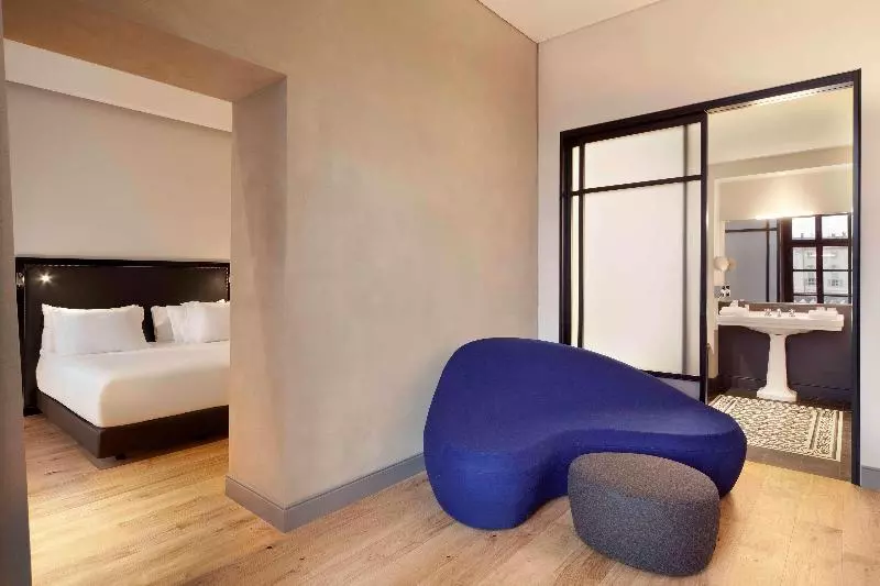 مجموعه ویستا شهر, NH Collection Torino Piazza Carlina