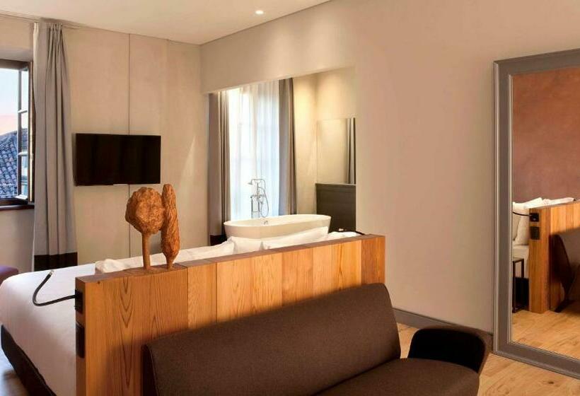 جناح جونيور, NH Collection Torino Piazza Carlina