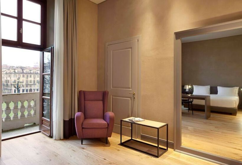 جناح جونيور, NH Collection Torino Piazza Carlina