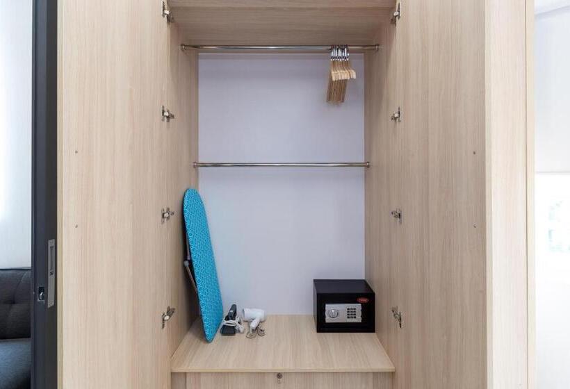 استودیوی لوکس, Spotlight