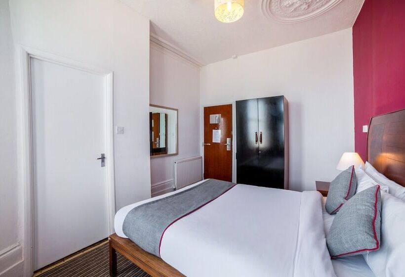 オーシャンビュースタンダードルーム, The Strand