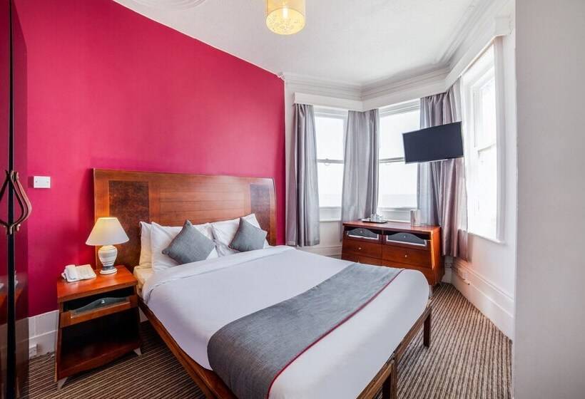 オーシャンビュースタンダードルーム, The Strand