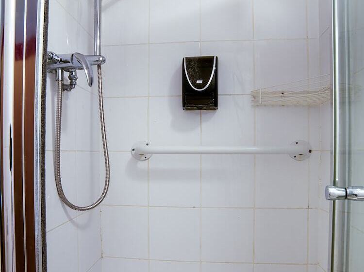 スタンダードシングルルーム, The Strand