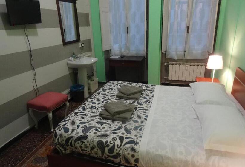 Standard Szoba Megosztott Fürdővel, Albergo Locanda Alambra