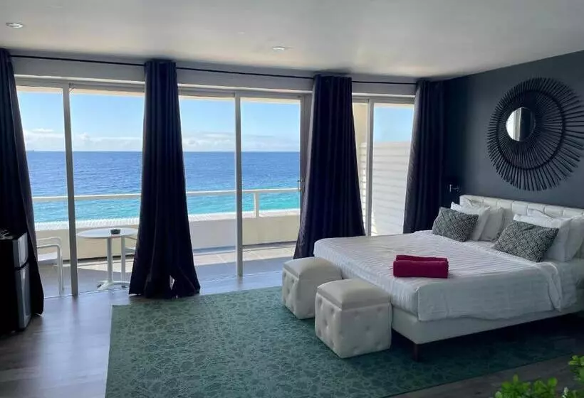 اتاق لوکس با تخت بزرگ, Saint Tropez Boutique