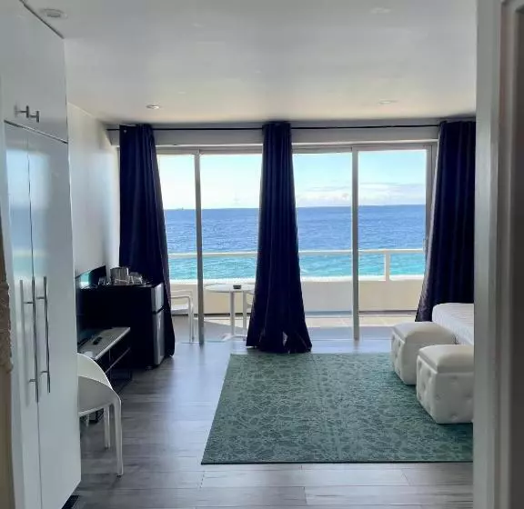 اتاق لوکس با تخت بزرگ, Saint Tropez Boutique