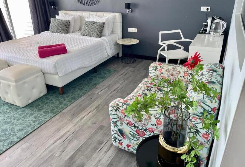 اتاق لوکس با تخت بزرگ, Saint Tropez Boutique