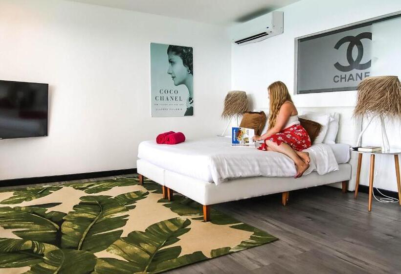 اتاق لوکس با تخت بزرگ, Saint Tropez Boutique