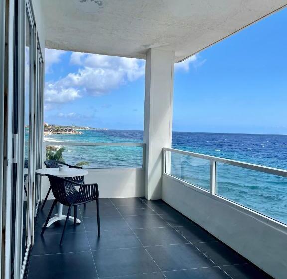 سوییت جونیور با چشمانداز دریا, Saint Tropez Boutique