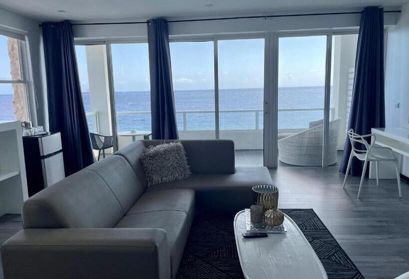 سوییت جونیور با چشمانداز دریا, Saint Tropez Boutique