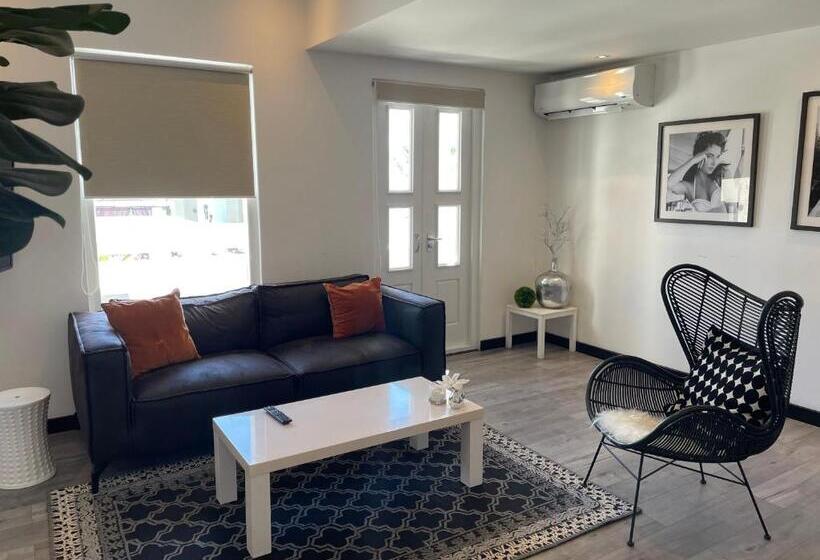 آپارتمان 2 خوابه با چشم‌انداز دریا, Saint Tropez Boutique