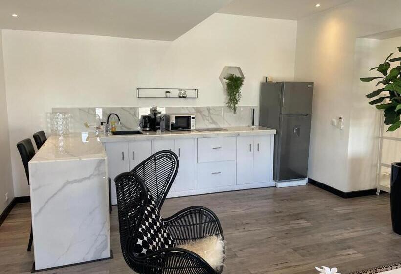 آپارتمان 2 خوابه با چشمانداز دریا, Saint Tropez Boutique