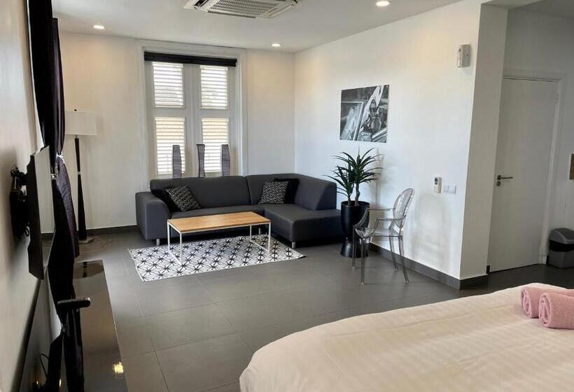 اتاق سوپریور با بالکن, Saint Tropez Boutique