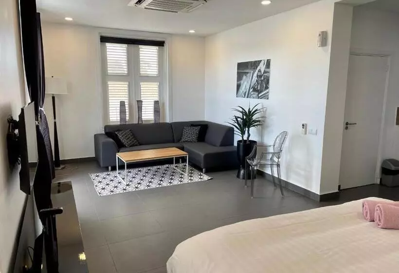 اتاق سوپریور با بالکن, Saint Tropez Boutique