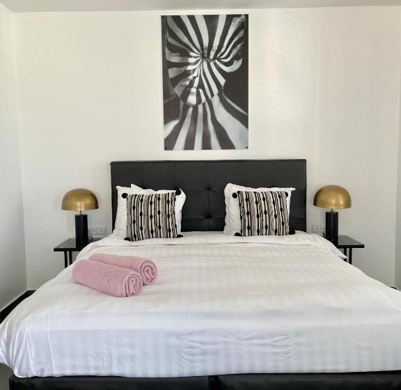 اتاق سوپریور با بالکن, Saint Tropez Boutique