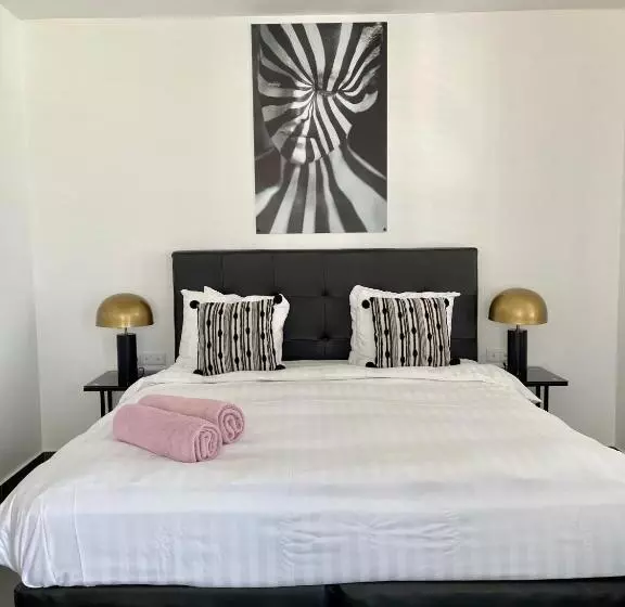 اتاق سوپریور با بالکن, Saint Tropez Boutique