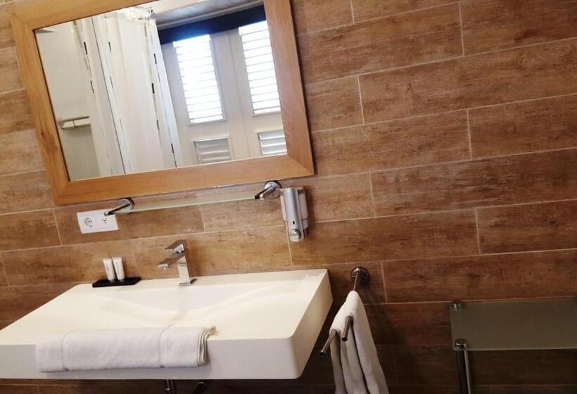 اتاق سوپریور با بالکن, Saint Tropez Boutique
