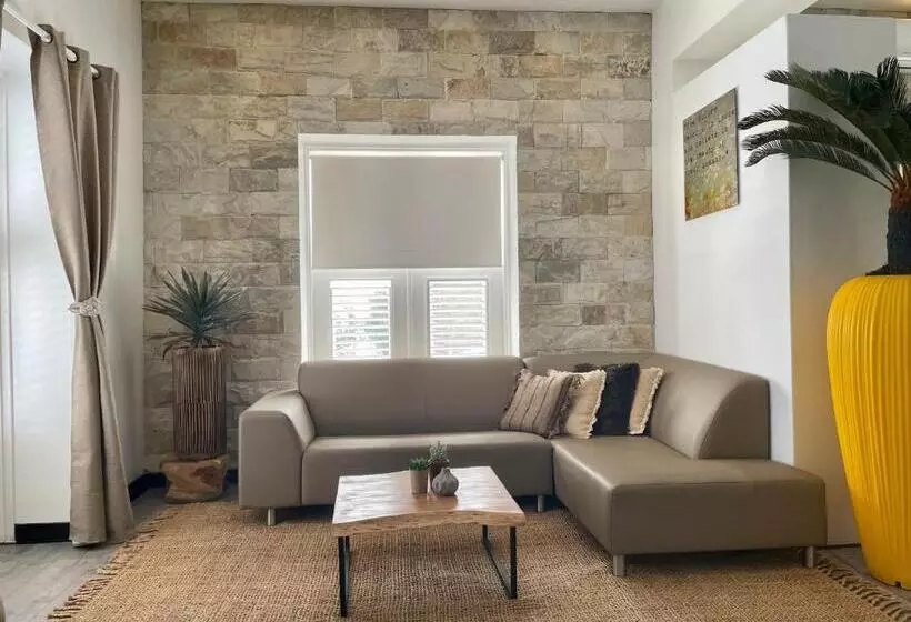 اتاق سوپریور با بالکن, Saint Tropez Boutique