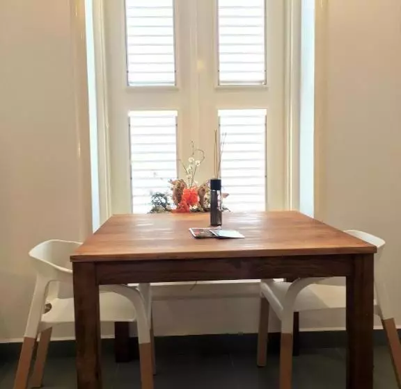 آپارتمان 1 خوابه با بالکن, Saint Tropez Boutique