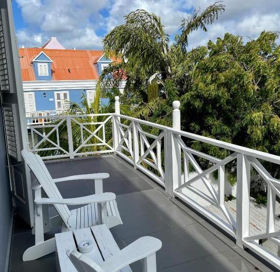 آپارتمان 2 خوابه با بالکن, Saint Tropez Boutique