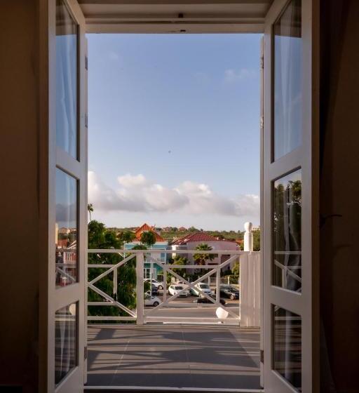 آپارتمان 2 خوابه با بالکن, Saint Tropez Boutique