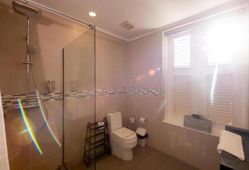 آپارتمان 2 خوابه با بالکن, Saint Tropez Boutique