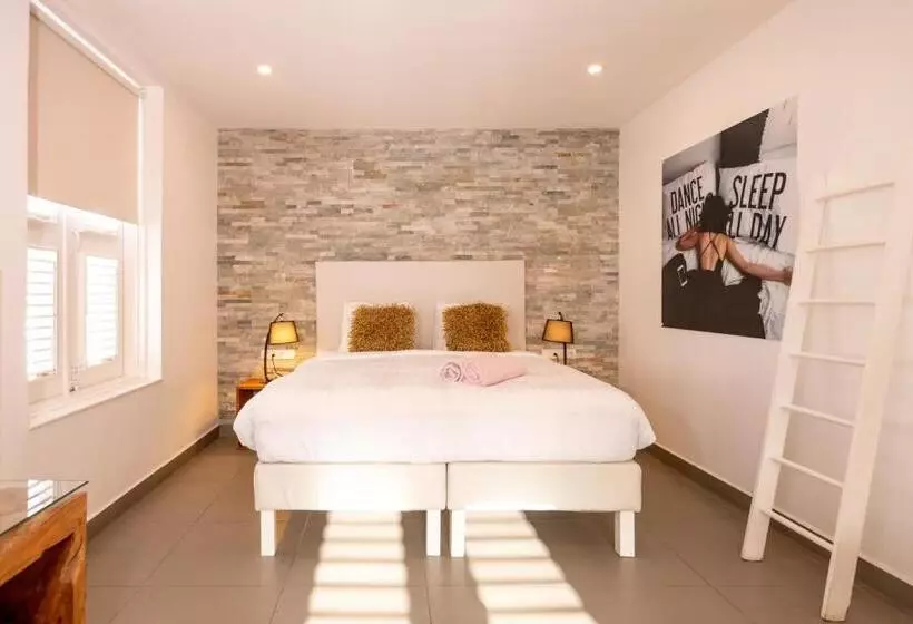 آپارتمان 2 خوابه با بالکن, Saint Tropez Boutique