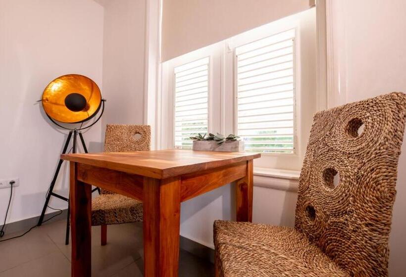 آپارتمان 2 خوابه با بالکن, Saint Tropez Boutique