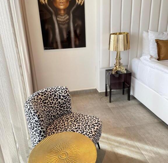 اتاق استاندارد با بالکن و چشم‌انداز دریا, Saint Tropez Boutique