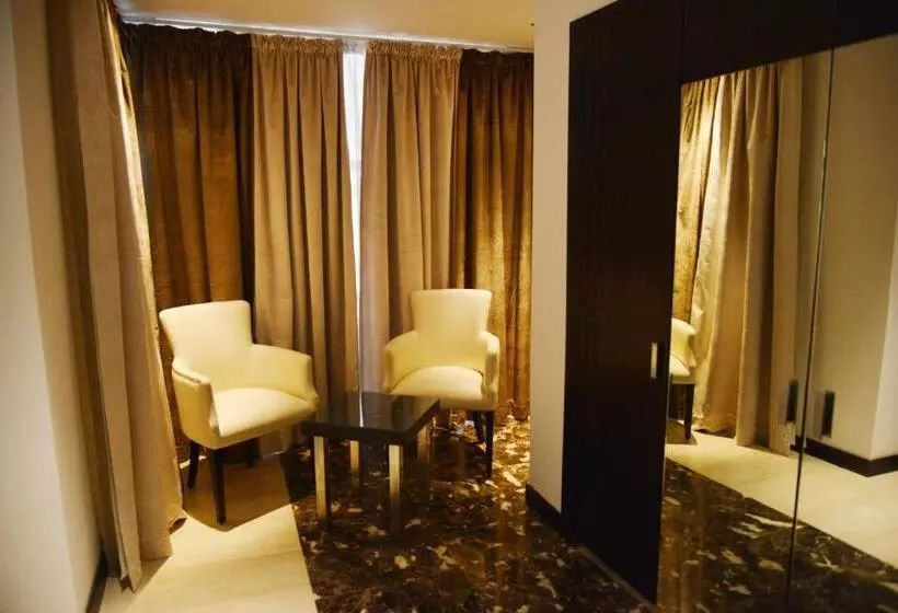 سوئیت با وان آب گرم, Samarons Hotels