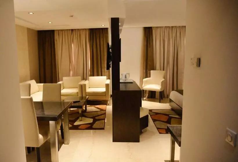 سوئیت با وان آب گرم, Samarons Hotels