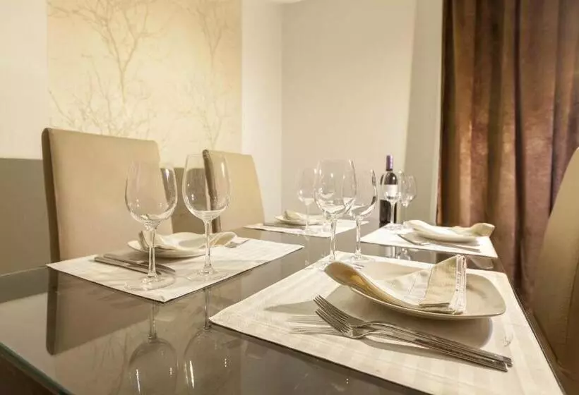 سوئیت با وان آب گرم, Samarons Hotels