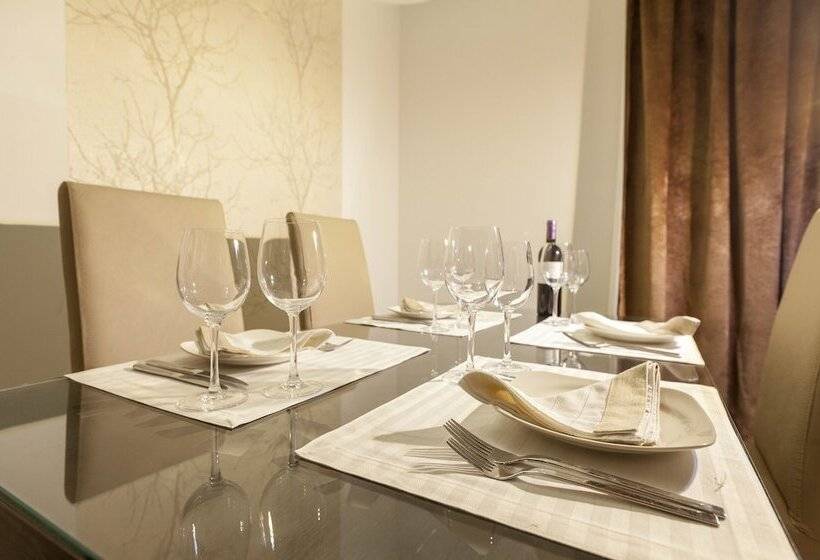 סוויטה דלוקס, Samarons Hotels