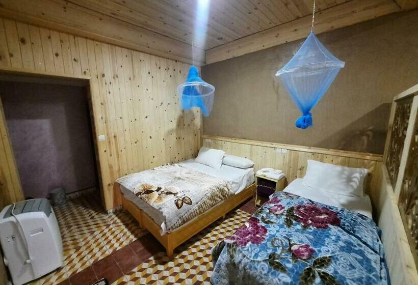 اتاق خانوادگی با چشم‌انداز باغ, Gite Boukhalfa