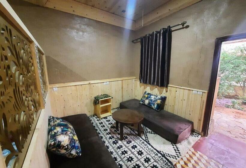 اتاق خانوادگی با چشم‌انداز باغ, Gite Boukhalfa