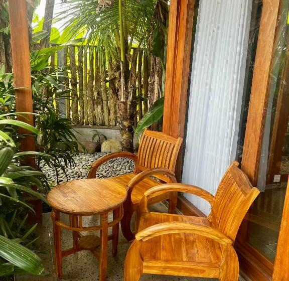 חדר דלוקס, Rich Village