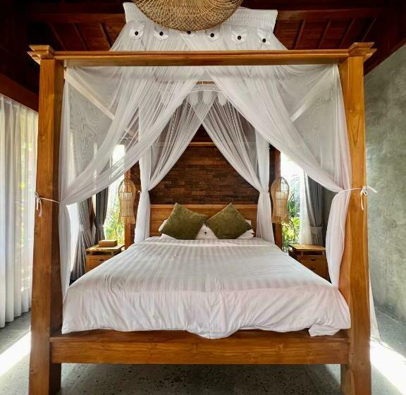 חדר דלוקס, Rich Village