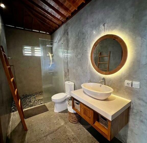 חדר דלוקס, Rich Village