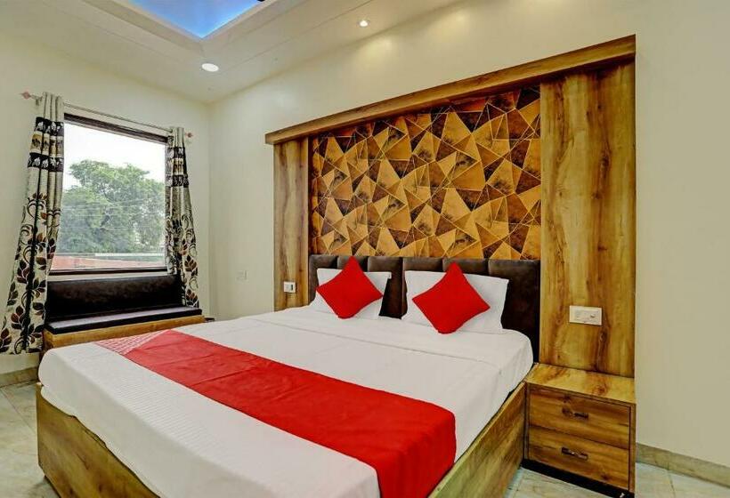 トリプルクラシックルーム, Oyo Flagship 70239 Seema