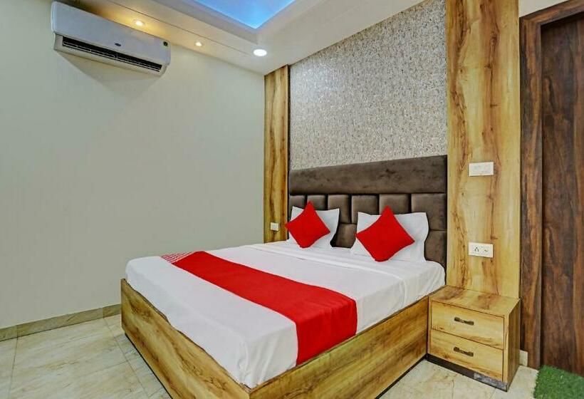 トリプルクラシックルーム, Oyo Flagship 70239 Seema