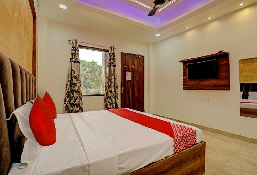 トリプルクラシックルーム, Oyo Flagship 70239 Seema