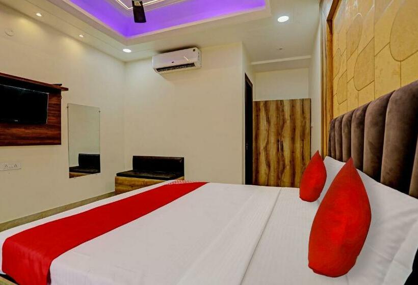 トリプルクラシックルーム, Oyo Flagship 70239 Seema