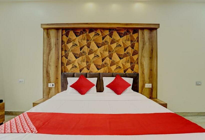 トリプルクラシックルーム, Oyo Flagship 70239 Seema