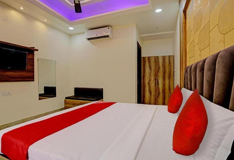 トリプルクラシックルーム, Oyo Flagship 70239 Seema